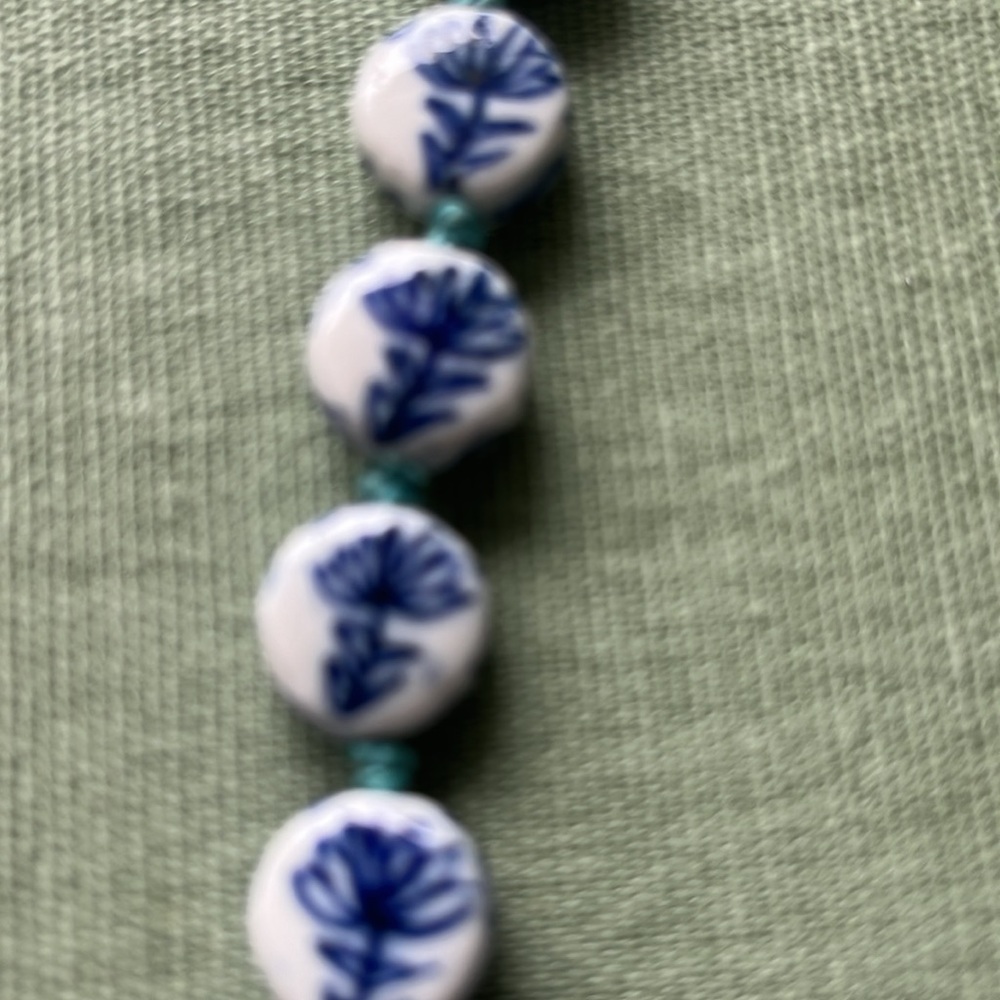 Beaded necklace - Picture 2 of 3